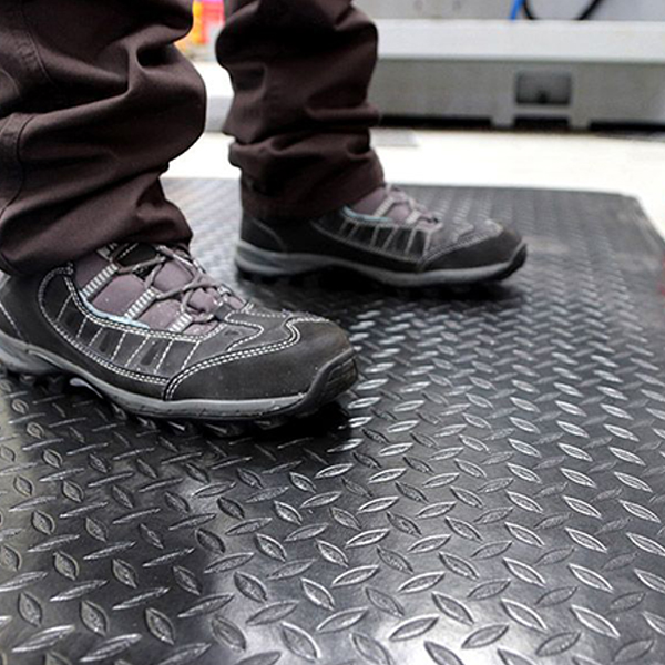 Diamond Patterned Non-Slip Rubber Comfort Mat