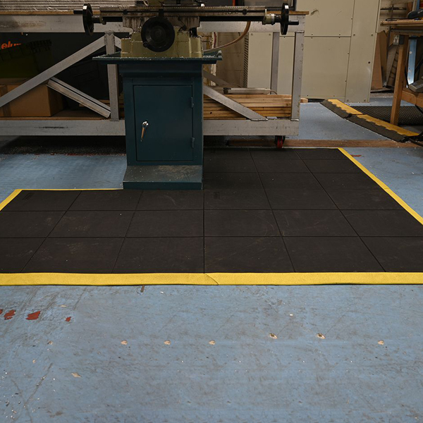 Floor Protection Interlocking Modular Mat With Solid Top 