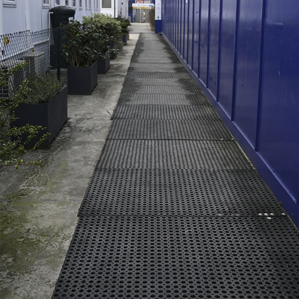 Natural Rubber Anti-Slip Cellular Structure Matting For Outdoor Use