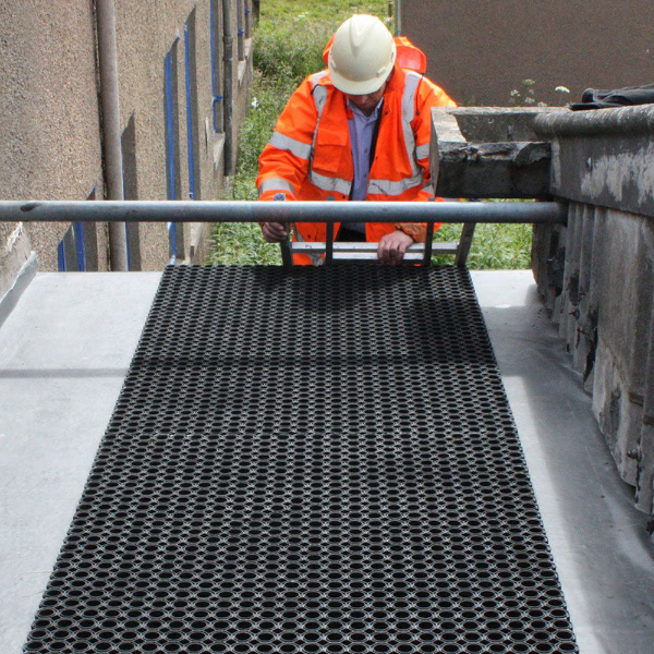 Non-Slip Black Rubber Floor Protection Hollow Mat